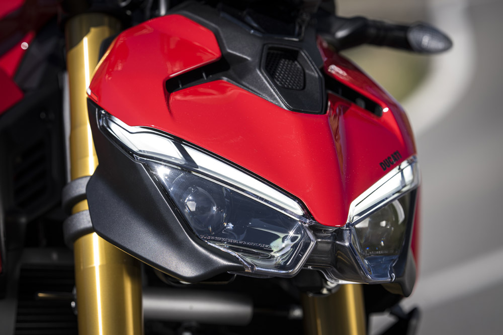 2025 Ducati Streetfighter V2 S front
