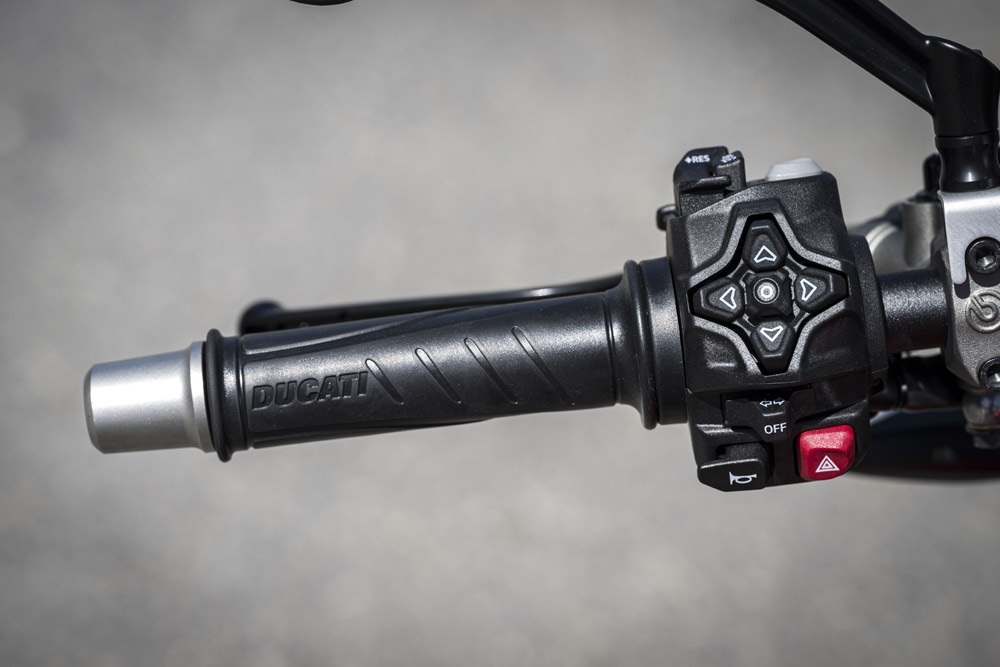 2025 Ducati Streetfighter V2 S handlebar controls