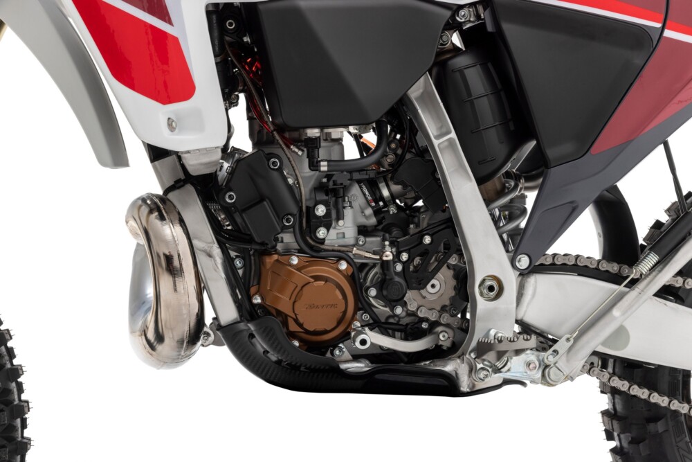 2025 Fantic XE300 2T engine