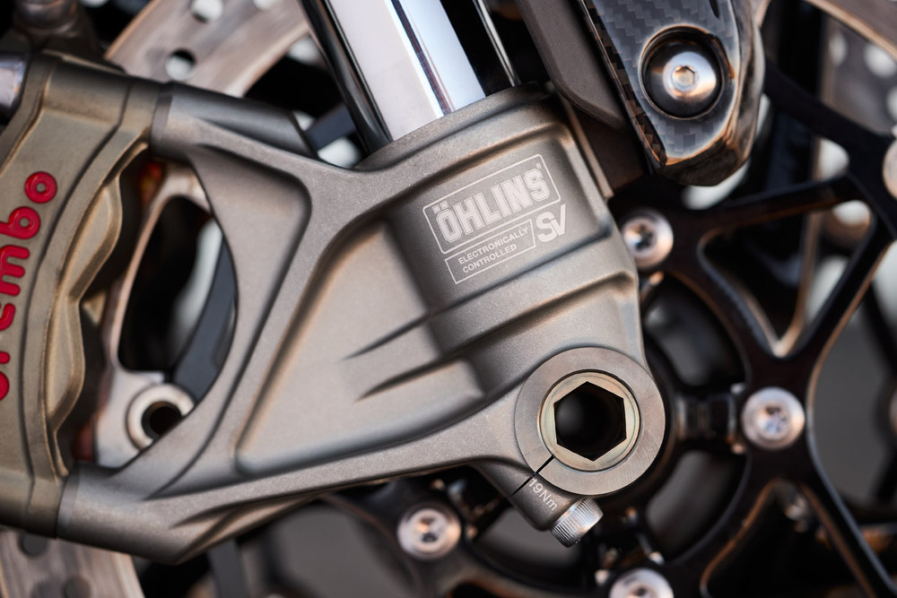 2025 Triumph Speed Triple 1200 RX Ohlins Smart EC3