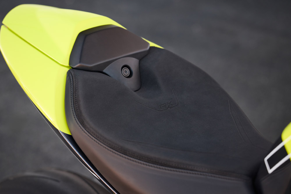 2025 Triumph Speed Triple 1200 RX seat