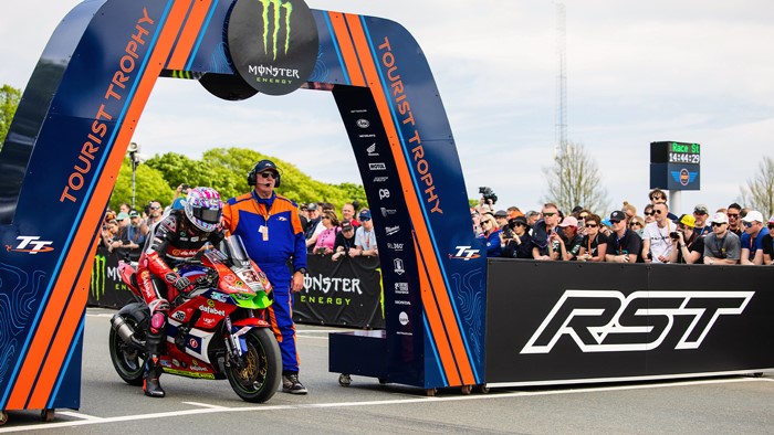 IOMTT RST Superbike Race Start