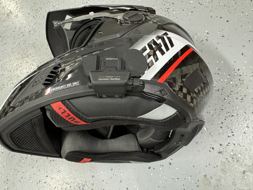 Leatt 9.5 ADV Helmet Kit side view. Photo: Jean Turner